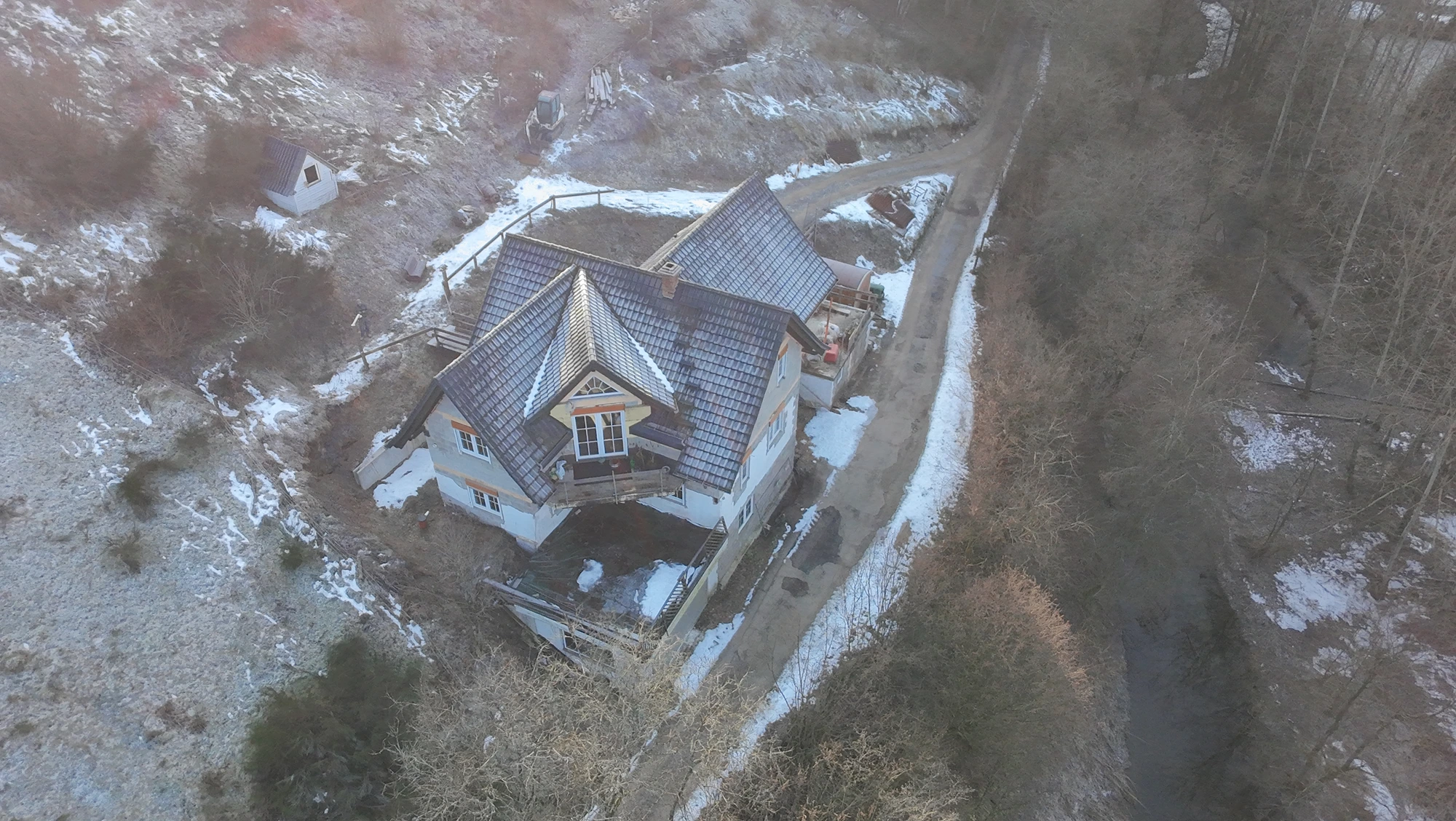 Abriss und Umbau mit außergewöhnlicher Dachform